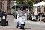 Amsterdam 15 juni 2021
Frits Huffnagel op zijn scooter in Amsterdam zuid