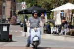 Amsterdam 15 juni 2021
Frits Huffnagel op zijn scooter in Amsterdam zuid
