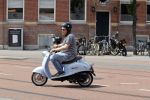 Amsterdam 15 juni 2021
Frits Huffnagel op zijn scooter in Amsterdam zuid