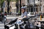 Amsterdam 15 juni 2021
Frits Huffnagel op zijn scooter in Amsterdam zuid