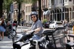 Amsterdam 15 juni 2021
Frits Huffnagel op zijn scooter in Amsterdam zuid