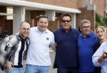 Amsterdam 20 juni 2021
Gerard Joling met fans op straat bij de amsterdamse zomer