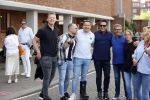 Amsterdam 20 juni 2021
Gerard Joling met fans op straat bij de amsterdamse zomer