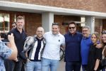Amsterdam 20 juni 2021
Gerard Joling met fans op straat bij de amsterdamse zomer