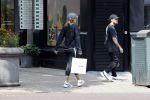 Amsterdam 19 juli 2021
Glennis Grace en haar  vriend LÃ©vy Simon op straat in Amsterdam zuid.