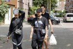 Amsterdam 19 juli 2021
Glennis Grace en haar  vriend LÃ©vy Simon en zoon  op straat