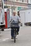 Amsterdam 24 juli 2021
Huub Stapel op de fiets in Amsterdam zuid