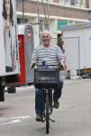 Amsterdam 24 juli 2021
Huub Stapel op de fiets in Amsterdam zuid