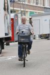 Amsterdam 24 juli 2021
Huub Stapel op de fiets in Amsterdam zuid