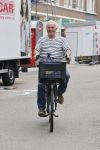 Amsterdam 24 juli 2021
Huub Stapel op de fiets in Amsterdam zuid