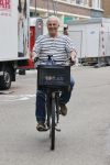 Amsterdam 24 juli 2021
Huub Stapel op de fiets in Amsterdam zuid