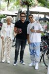 Amsterdam 10 juli 2021
Gerard Joling met zijn moeder op de cornelis schuytstraat. Gerard met Jalal Oba