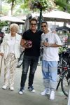 Amsterdam 10 juli 2021
Gerard Joling met zijn moeder op de cornelis schuytstraat. Gerard met Jalal Oba
