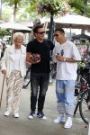 Amsterdam 10 juli 2021
Gerard Joling met zijn moeder op de cornelis schuytstraat. Gerard met Jalal Oba