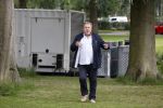 Zeist 8 juli 2021
Bas Nijhuis vraagt zijn vriendin Chantal ten huwelijk. Chantal kwam met een helicopter naar slot Zeist gevlogen. Wolter Kroes zong ze toe. Jan Boskamp