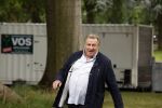Zeist 8 juli 2021
Bas Nijhuis vraagt zijn vriendin Chantal ten huwelijk. Chantal kwam met een helicopter naar slot Zeist gevlogen. Wolter Kroes zong ze toe. Jan Boskamp