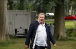 Zeist 8 juli 2021
Bas Nijhuis vraagt zijn vriendin Chantal ten huwelijk. Chantal kwam met een helicopter naar slot Zeist gevlogen. Wolter Kroes zong ze toe. Jan Boskamp