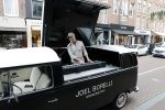 Amsterdam 19 juni 2021
Joel Borelli in zijn Ameezing bus iop de pc hooftstraat.