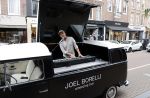 Amsterdam 19 juni 2021
Joel Borelli in zijn Ameezing bus iop de pc hooftstraat.