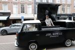 Amsterdam 19 juni 2021
Joel Borelli in zijn Ameezing bus iop de pc hooftstraat.