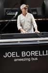 Amsterdam 19 juni 2021
Joel Borelli in zijn Ameezing bus iop de pc hooftstraat.