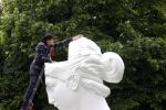 Amsterdam 21 juni 2021
Plaatsen van kunstwerk Joseph Klibansky voor Art Zuid op de apollolaan.
 Zijn vriendin Victoria Waldau alsmede zijn broer schoonzus en ouders zijn ook aanwezig