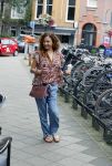 Amsterdam 13 julo 2021
Katja Schuurman haalt smoothie en kopje koffie op de cornelis schuytstraat.
