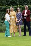 Den haag 16 juli 2021
Koninklijk fotouurtje met Koning Willem Alexander Koningin Maxima Prinses Amalia Alexia en Ariane in de tuin van Paleis Huis ten Bosch.