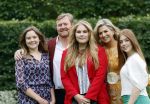 Den haag 16 juli 2021
Koninklijk fotouurtje met Koning Willem Alexander Koningin Maxima Prinses Amalia Alexia en Ariane in de tuin van Paleis Huis ten Bosch.