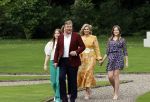 Den haag 16 juli 2021
Koninklijk fotouurtje met Koning Willem Alexander Koningin Maxima Prinses Amalia Alexia en Ariane in de tuin van Paleis Huis ten Bosch.