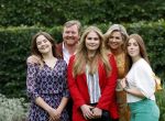 Den haag 16 juli 2021
Koninklijk fotouurtje met Koning Willem Alexander Koningin Maxima Prinses Amalia Alexia en Ariane in de tuin van Paleis Huis ten Bosch.