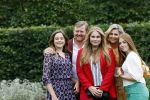 Den haag 16 juli 2021
Koninklijk fotouurtje met Koning Willem Alexander Koningin Maxima Prinses Amalia Alexia en Ariane in de tuin van Paleis Huis ten Bosch.