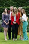 Den haag 16 juli 2021
Koninklijk fotouurtje met Koning Willem Alexander Koningin Maxima Prinses Amalia Alexia en Ariane in de tuin van Paleis Huis ten Bosch.