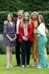 Den haag 16 juli 2021
Koninklijk fotouurtje met Koning Willem Alexander Koningin Maxima Prinses Amalia Alexia en Ariane in de tuin van Paleis Huis ten Bosch.
