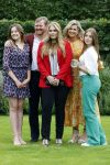 Den haag 16 juli 2021
Koninklijk fotouurtje met Koning Willem Alexander Koningin Maxima Prinses Amalia Alexia en Ariane in de tuin van Paleis Huis ten Bosch.