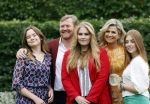 Den haag 16 juli 2021
Koninklijk fotouurtje met Koning Willem Alexander Koningin Maxima Prinses Amalia Alexia en Ariane in de tuin van Paleis Huis ten Bosch.