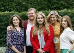 Den haag 16 juli 2021
Koninklijk fotouurtje met Koning Willem Alexander Koningin Maxima Prinses Amalia Alexia en Ariane in de tuin van Paleis Huis ten Bosch.