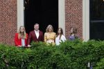 Den haag 16 juli 2021
Koninklijk fotouurtje met Koning Willem Alexander Koningin Maxima Prinses Amalia Alexia en Ariane in de tuin van Paleis Huis ten Bosch.