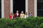 Den haag 16 juli 2021
Koninklijk fotouurtje met Koning Willem Alexander Koningin Maxima Prinses Amalia Alexia en Ariane in de tuin van Paleis Huis ten Bosch.
