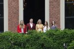 Den haag 16 juli 2021
Koninklijk fotouurtje met Koning Willem Alexander Koningin Maxima Prinses Amalia Alexia en Ariane in de tuin van Paleis Huis ten Bosch.
