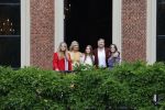 Den haag 16 juli 2021
Koninklijk fotouurtje met Koning Willem Alexander Koningin Maxima Prinses Amalia Alexia en Ariane in de tuin van Paleis Huis ten Bosch.