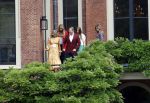 Den haag 16 juli 2021
Koninklijk fotouurtje met Koning Willem Alexander Koningin Maxima Prinses Amalia Alexia en Ariane in de tuin van Paleis Huis ten Bosch.