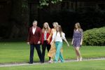 Den haag 16 juli 2021
Koninklijk fotouurtje met Koning Willem Alexander Koningin Maxima Prinses Amalia Alexia en Ariane in de tuin van Paleis Huis ten Bosch.