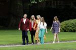 Den haag 16 juli 2021
Koninklijk fotouurtje met Koning Willem Alexander Koningin Maxima Prinses Amalia Alexia en Ariane in de tuin van Paleis Huis ten Bosch.
