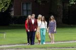 Den haag 16 juli 2021
Koninklijk fotouurtje met Koning Willem Alexander Koningin Maxima Prinses Amalia Alexia en Ariane in de tuin van Paleis Huis ten Bosch.