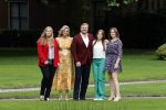Den haag 16 juli 2021
Koninklijk fotouurtje met Koning Willem Alexander Koningin Maxima Prinses Amalia Alexia en Ariane in de tuin van Paleis Huis ten Bosch.