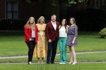 Den haag 16 juli 2021
Koninklijk fotouurtje met Koning Willem Alexander Koningin Maxima Prinses Amalia Alexia en Ariane in de tuin van Paleis Huis ten Bosch.