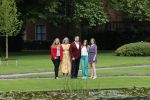 Den haag 16 juli 2021
Koninklijk fotouurtje met Koning Willem Alexander Koningin Maxima Prinses Amalia Alexia en Ariane in de tuin van Paleis Huis ten Bosch.
