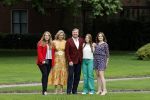 Den haag 16 juli 2021
Koninklijk fotouurtje met Koning Willem Alexander Koningin Maxima Prinses Amalia Alexia en Ariane in de tuin van Paleis Huis ten Bosch.