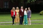 Den haag 16 juli 2021
Koninklijk fotouurtje met Koning Willem Alexander Koningin Maxima Prinses Amalia Alexia en Ariane in de tuin van Paleis Huis ten Bosch.